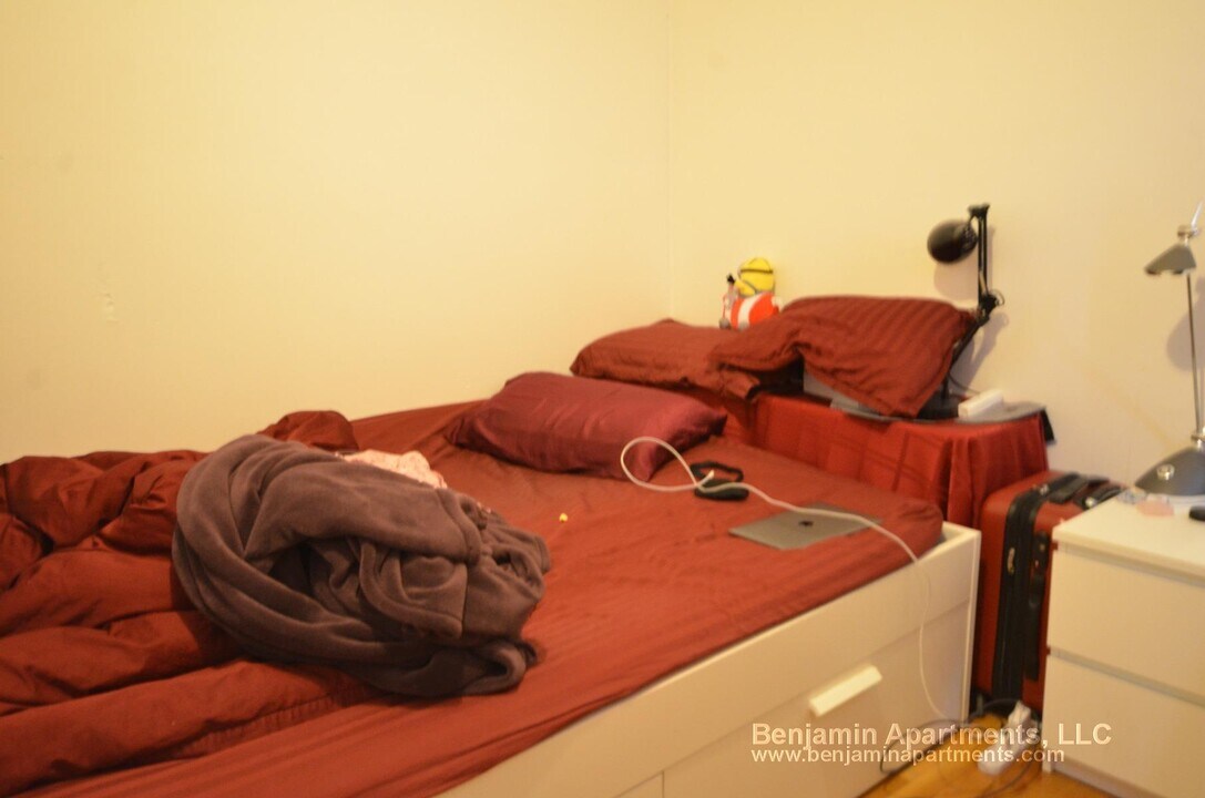 55 S Huntington Ave, Unit 303 in Boston, MA - Foto de edificio