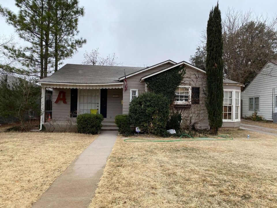 2203 31st St in Lubbock, TX - Building Photo