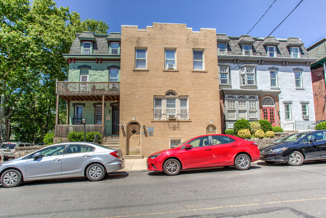 Campus Apartments in Philadelphia, PA - Building Photo