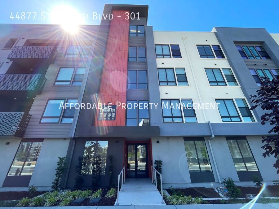 44877 S Grimmer Blvd in Fremont, CA - Building Photo