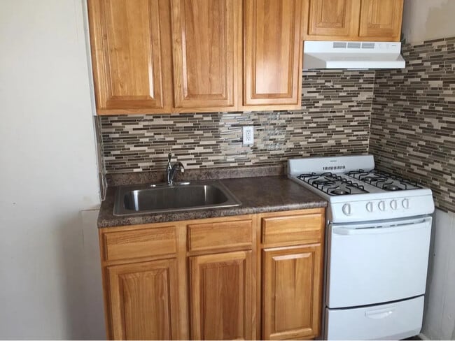 529 Forest St in Kearny, NJ - Building Photo - Building Photo