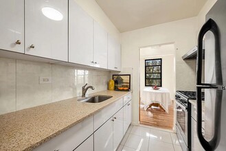 140-15 Holly Ave in Queens, NY - Building Photo - Building Photo