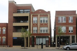 2138 W Chicago Ave, Unit 2R in Chicago, IL - Building Photo