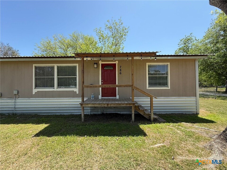 786 Potthast Dr in New Braunfels, TX - Foto de edificio
