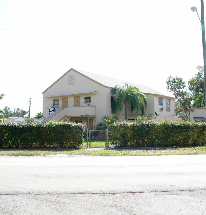 307 W Dixie Hwy in Dania Beach, FL - Building Photo