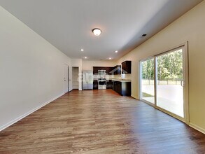 136 Orion Way in Moncks Corner, SC - Foto de edificio - Building Photo