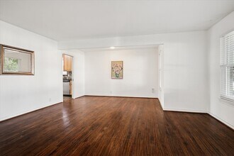 2952 Eric Ln, Unit 607 in Farmers Branch, TX - Building Photo - Building Photo