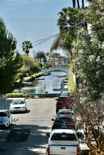 2310 Ocean Ave in Venice, CA - Foto de edificio - Building Photo