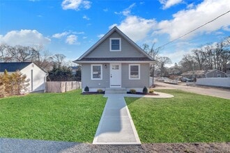 37 Gould Rd in Centereach, NY - Building Photo - Building Photo