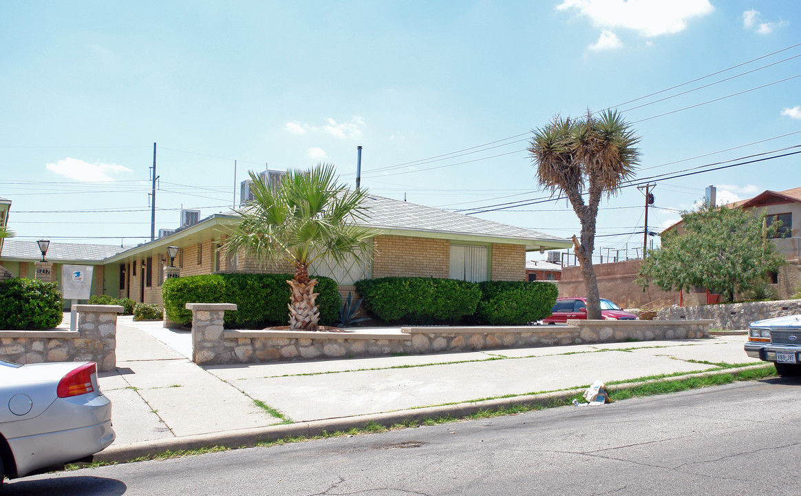 1217 N Virginia St in El Paso, TX - Building Photo