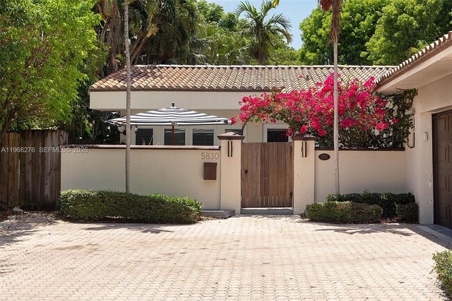 5830 Pine Tree Dr in Miami, FL - Building Photo - Building Photo