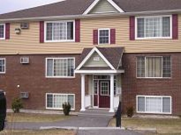 3861 Brown Ave in Manchester, NH - Foto de edificio
