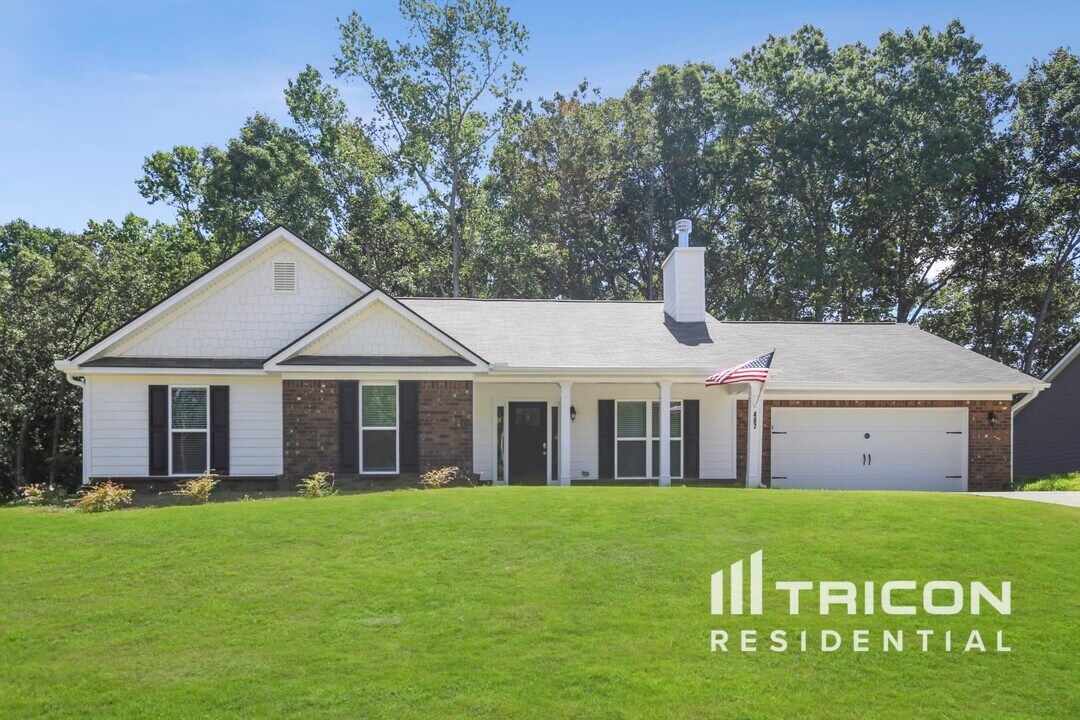 487 Kinsley Wy in Statham, GA - Building Photo
