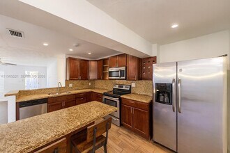 6780 Meade St in Hollywood, FL - Building Photo - Building Photo