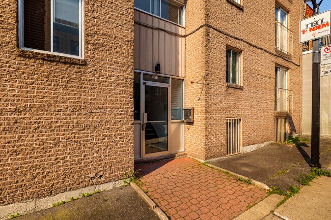 2252 Dorion Rue in Montréal, QC - Building Photo - Building Photo