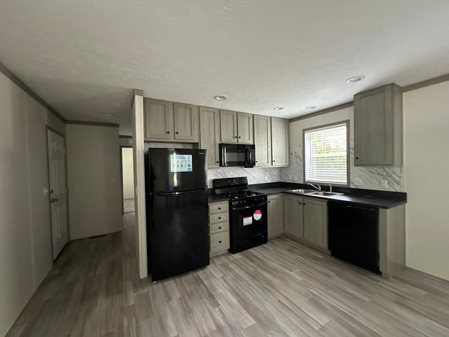 1080 Colonial Trail in Kalamazoo, MI - Building Photo - Building Photo