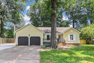 2129 Agecroft Rd in Virginia Beach, VA - Building Photo