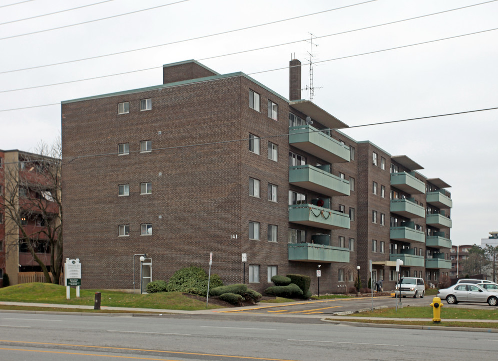 141 Taunton Rd E in Oshawa, ON - Building Photo