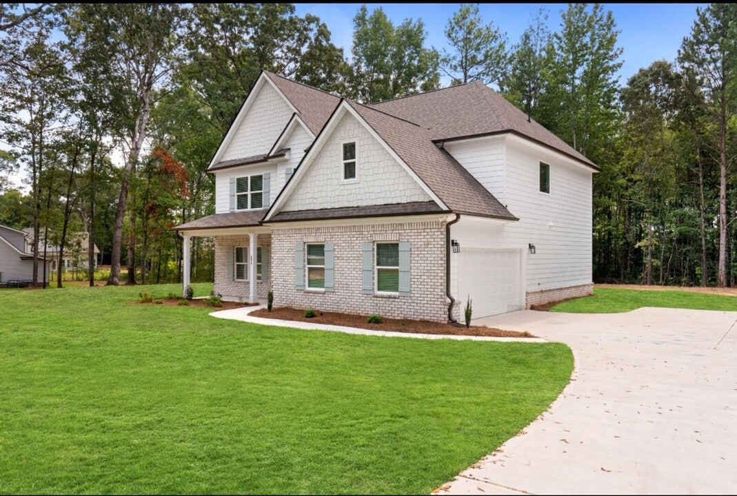 656 E Lake Rd in Mcdonough, GA - Building Photo
