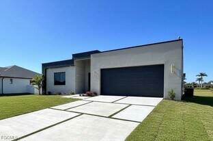 3544 NW 41st Pl in Cape Coral, FL - Building Photo