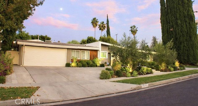 4820 Abbeyville Ave in Los Angeles, CA - Building Photo - Building Photo