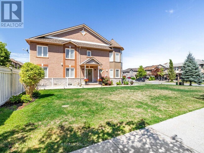 2 Michelle Dr in Vaughan, ON - Building Photo - Building Photo