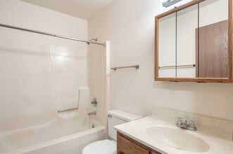 Oakridge Apartments in Marshfield, WI - Building Photo - Interior Photo