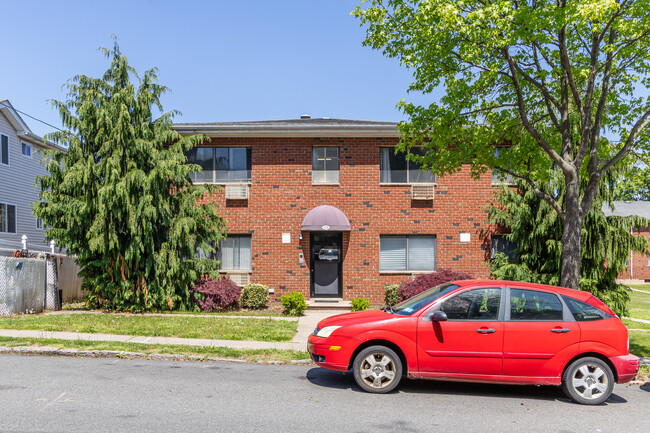 Bridgeview Garden Apartments in Staten Island, NY - Building Photo - Building Photo