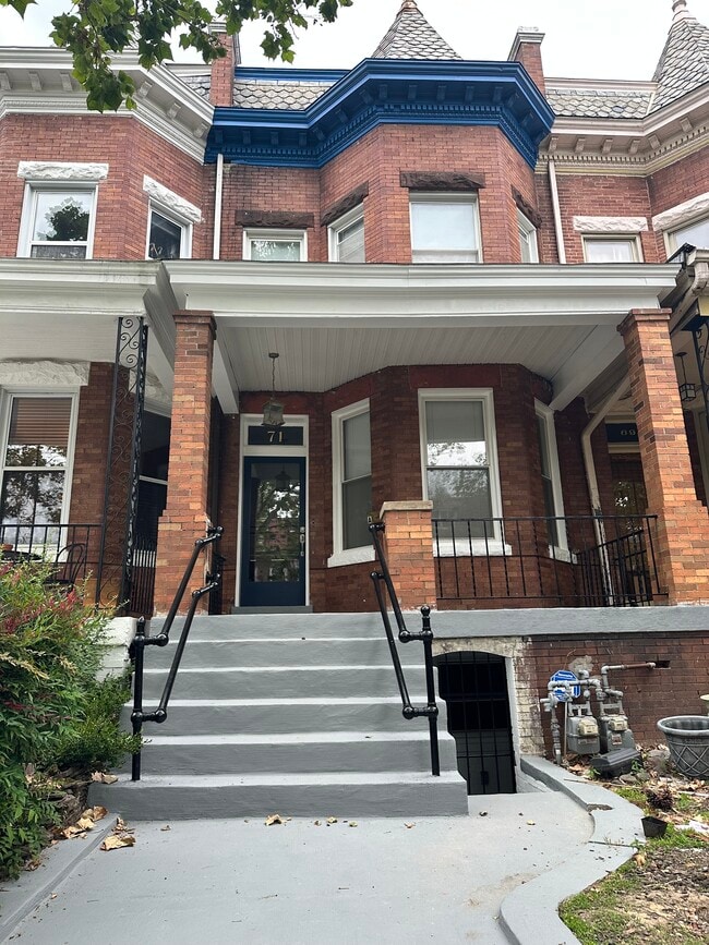 71 W St NW, Unit B