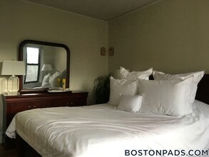 349 Pleasant St, Unit A1-12 in Malden, MA - Foto de edificio - Building Photo