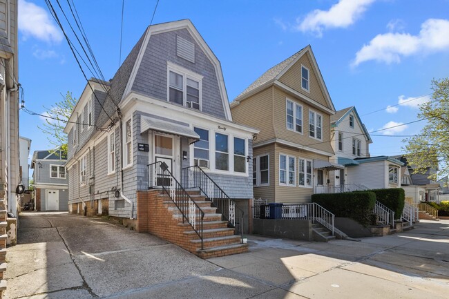property at 90 W 43rd St