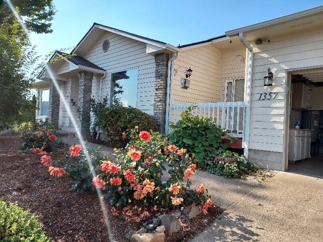 property at 1357 Cathlamet Ct NW