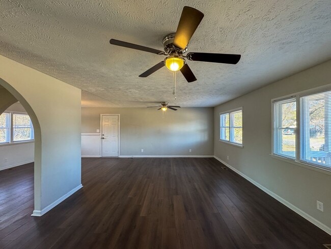 1622 Grandview Dr in Fayetteville, NC - Building Photo - Building Photo