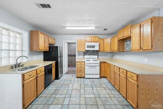 4540 Tree Line Dr in Pensacola, FL - Building Photo - Building Photo