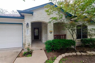 8600 Ganttcrest Dr in Austin, TX - Building Photo - Building Photo