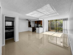 17021 N Bay Rd in Sunny Isles Beach, FL - Building Photo - Building Photo