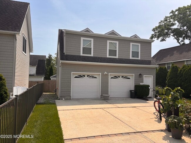 property at 513 Evergreen Ave