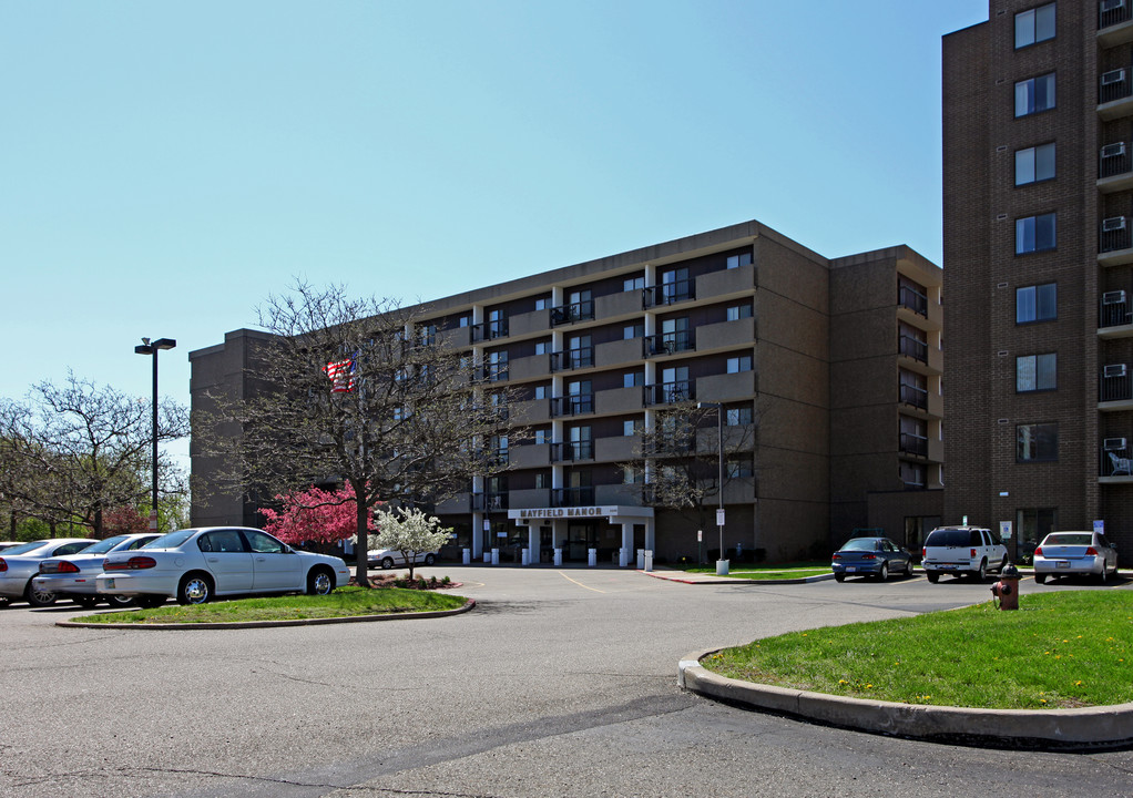 Mayfield Manor in Canton, OH - Building Photo