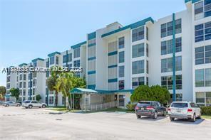 17560 Atlantic Blvd in Sunny Isles Beach, FL - Building Photo