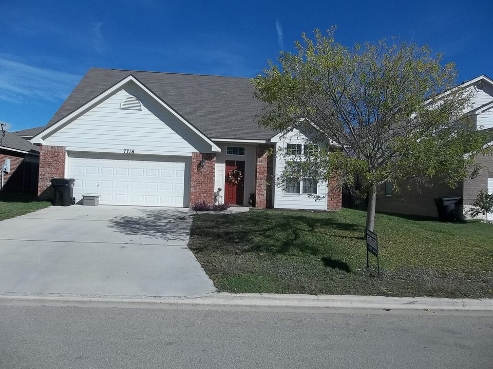 7716 Redbrush in Temple, TX - Foto de edificio
