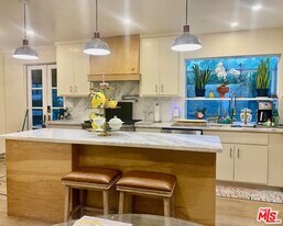 11321 Mississippi Ave in Los Angeles, CA - Building Photo