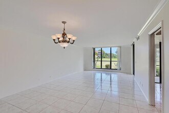 5390 Woodland Lakes Dr, Unit 1020 in Palm Beach Gardens, FL - Foto de edificio - Building Photo