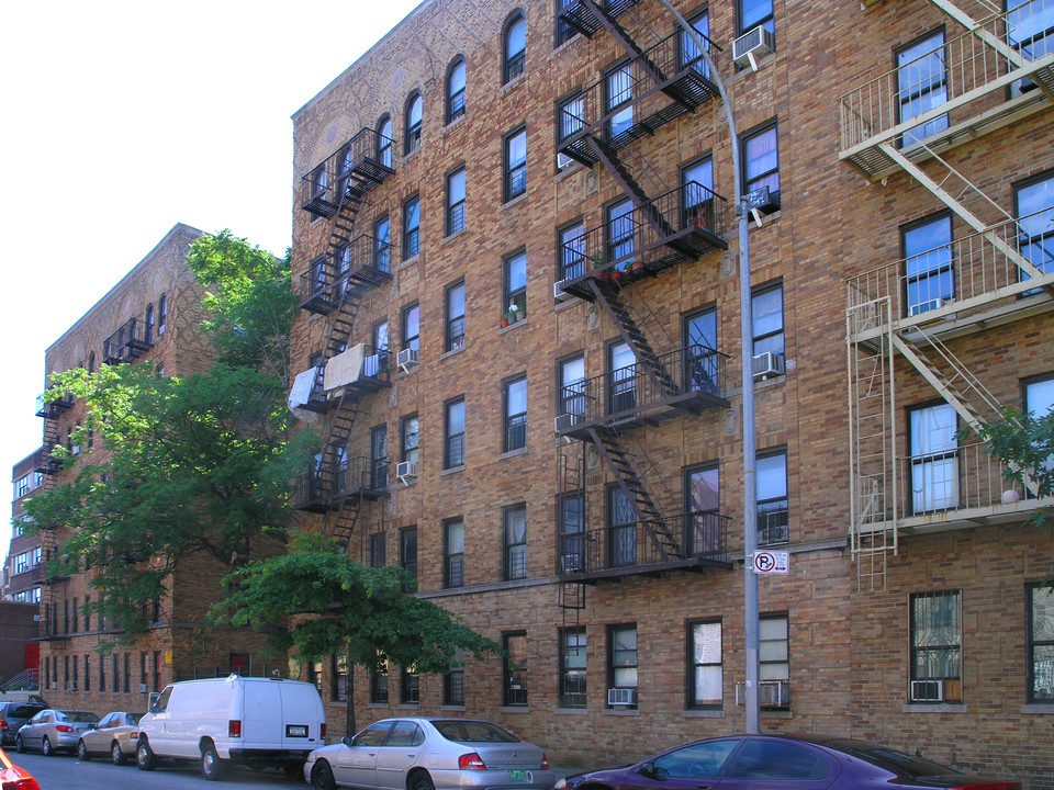1760-1770 Montgomery Ave in Bronx, NY - Foto de edificio