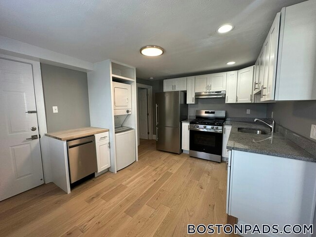 43 Cottage St in Boston, MA - Building Photo - Building Photo