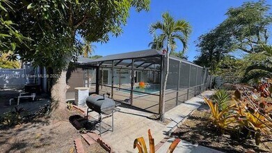 6980 Scott St in Hollywood, FL - Foto de edificio - Building Photo