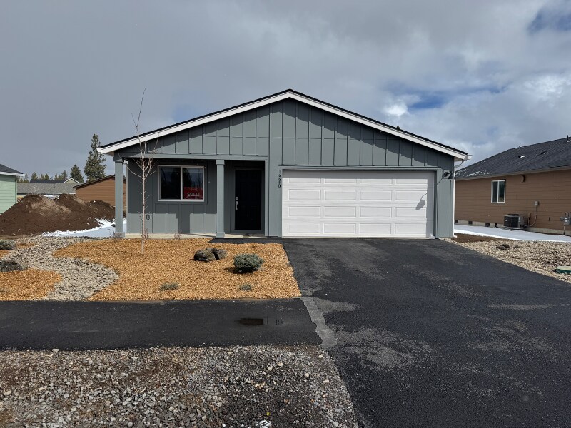 16650 Grey Pne St in La Pine, OR - Building Photo