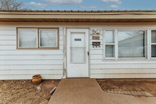 2107 48th St in Lubbock, TX - Building Photo