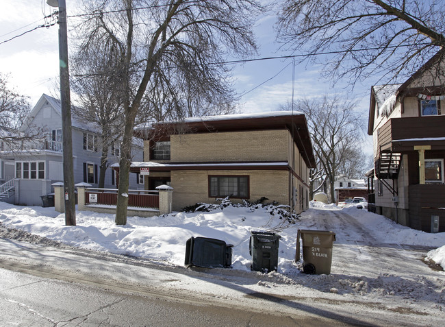 210 N Blair St in Madison, WI - Foto de edificio - Building Photo