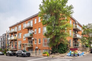 2244 Harmony Rue in Montréal, QC - Building Photo