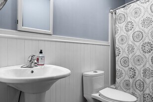 99 W 4th St, Unit 1 in Boston, MA - Building Photo